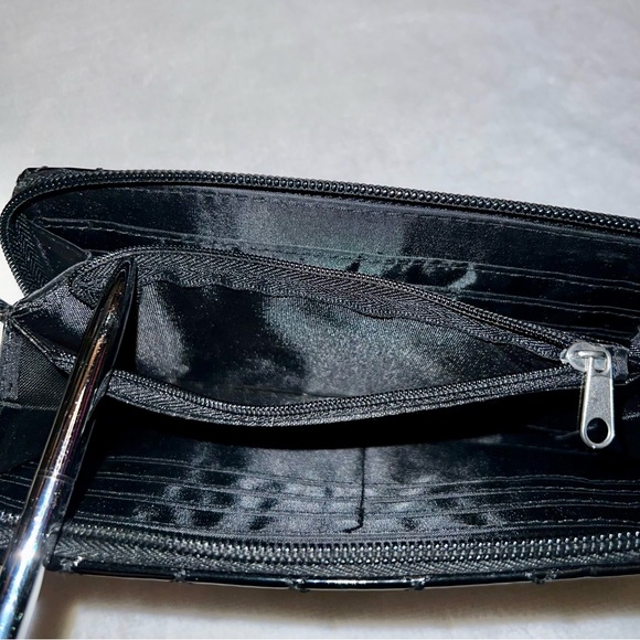 Gloss Black Diamond Stitch Zipper Wallet - Picture 7 of 8
